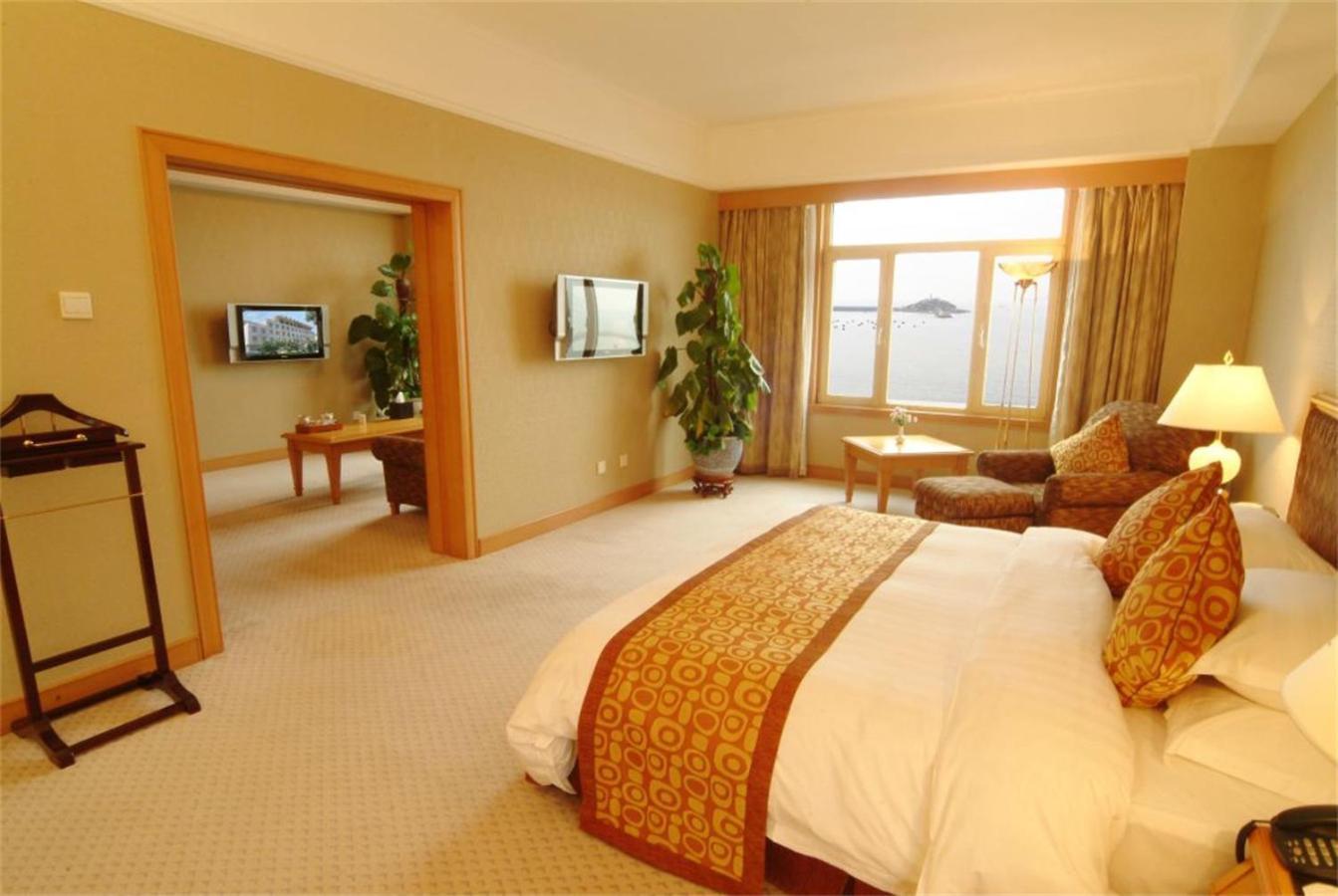 Qingdao Oceanwide Elite Hotel Exteriör bild